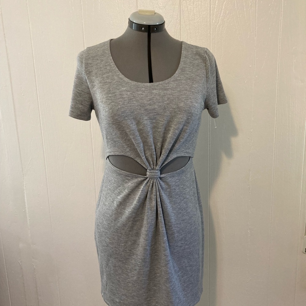 Popular basic gray short sleeve detailed dress size L.